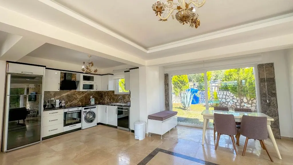 Fitted kitchen